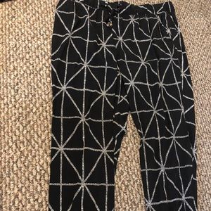 Black and white print polyester tie-waist pants.